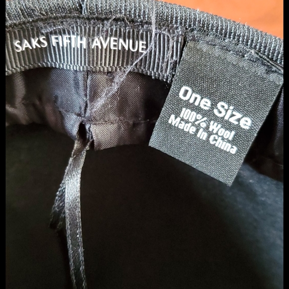 Saks Fith Avenue black hat - Picture 7 of 7